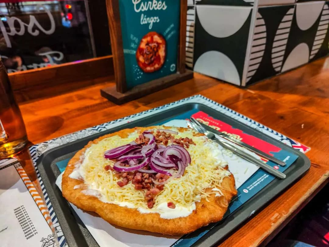 Co zjeść w Budapeszcie: 10 tradycyjnych potraw, które musisz spróbować