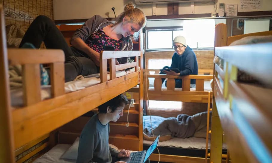 Jak wygląda nocleg w hostelu? Odkryj prawdę o hostelach i ich zaletach
